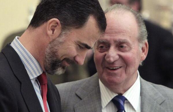 El rey Juan Carlos I abdica BpHRJQrCEAAOFH-