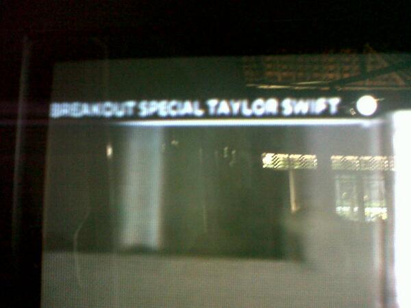 tokopedinda's tweet image. #BreakoutNetTaylorSwift #RedTourJkt @taylorswift13 @breakoutnet @netmediatama