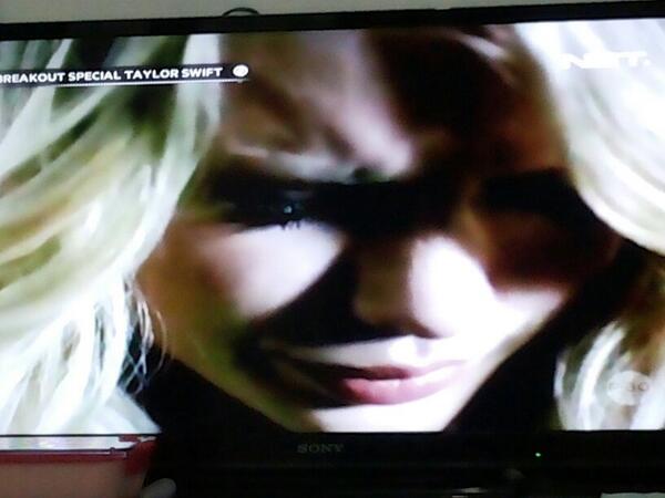 oliviadibbles_'s tweet image. White Horse!!! #BreakoutNetTaylorSwift #REDTourJKT