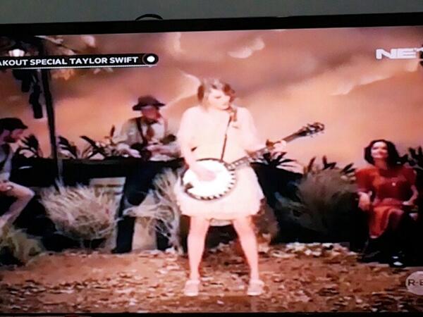 oliviadibbles_'s tweet image. Mean!! #BreakoutNetTaylorSwift #REDTourJKT