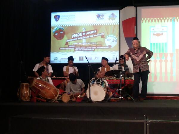 Babeh Ridwan Saidi dan tim pemain musik Gambang Kromong :D <a href="/PRfestival2014/">PR Festival 2014</a> @STIKOMLSPR #madeinjkt