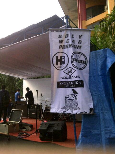 Yg belum ngerasain Rice Bite bs dateng d acara Pray for Justice d parkiran FH UB. Be there. :D