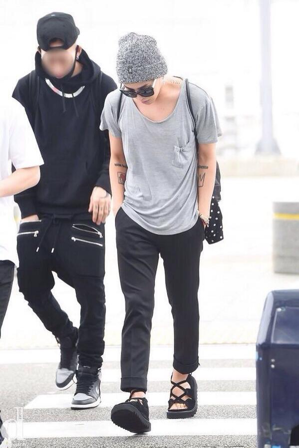 yoooouBB's tweet photo. GD&amp;Dara~~~😘😘😘😘 http://t.co/R8VcFRq4GI