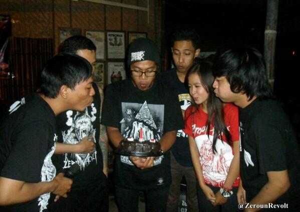 Ceremonial #1stAnniversaryZerounRevolt. <a href="/bayuindar/">BAYU INDAR</a> #hendyKP <a href="/Azye_Rock/">Romo Azye Punktadewa 🇵🇸</a> @faiz23_ <a href="/riscatyass/">Risca</a> @choamee.