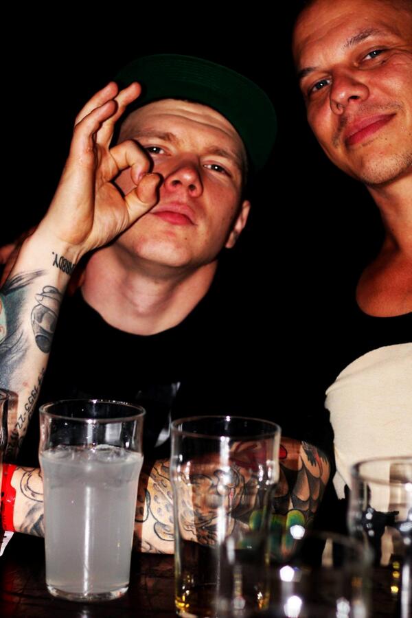 JesseVainaat's tweet photo. #VirginOil #Jeijjo&amp;@Hunsvotit21 #party http://t.co/KEIPyok6wV