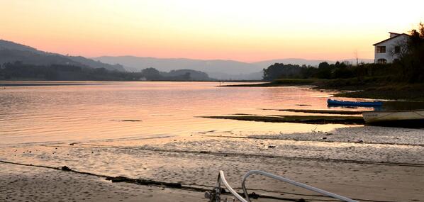 "<a href="/encangasdeonis/">cangasdeonis</a>: Atardecer en la Ría de #Villaviciosa - #Asturias "