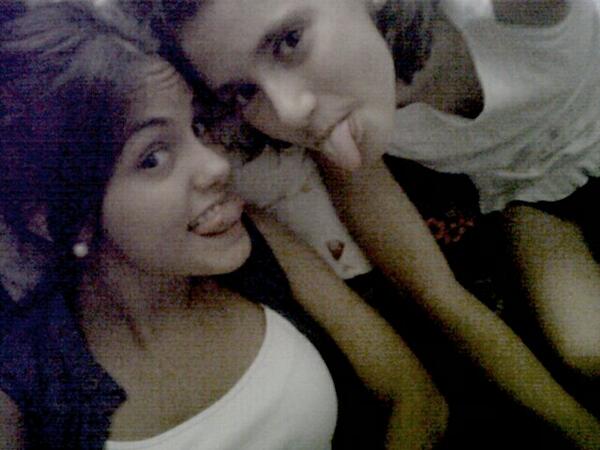 CcMaria20's tweet photo. A que t n t' enrecordaves d' aso??!! @Saryta_12 #aletin #sisters http://t.co/XsRoJW72rH