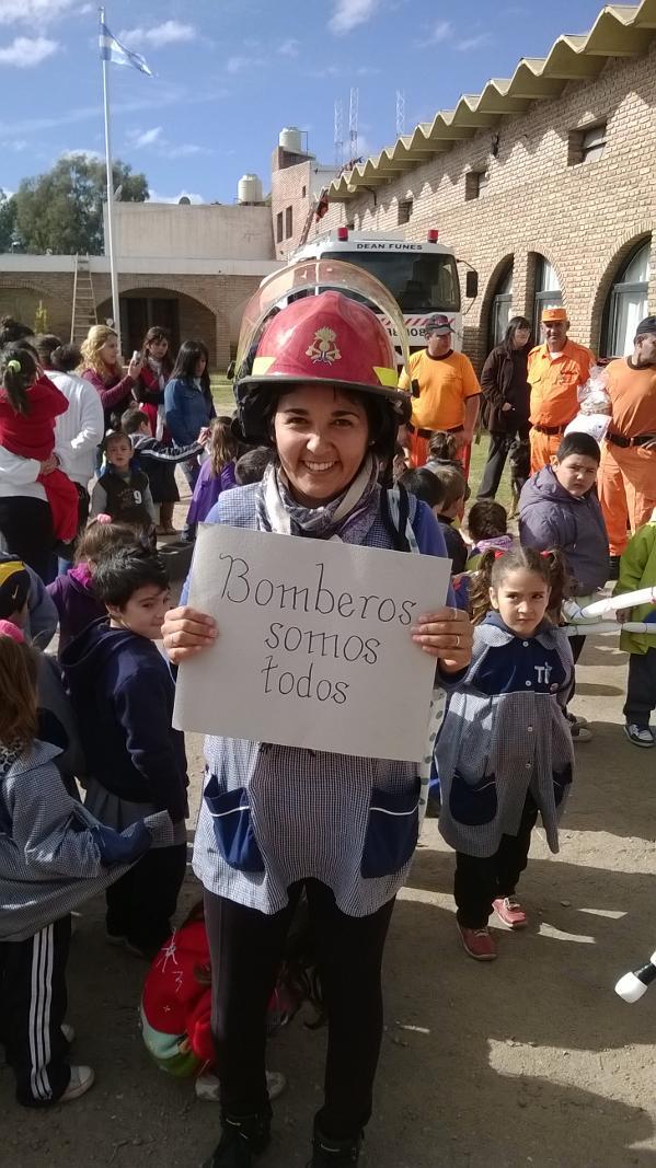 BVDEANFUNES's tweet photo. Cuartel Bomberos Dean funes se suma a la campaña #BomberosSomosTodos http://t.co/5N2ZoiRPpn