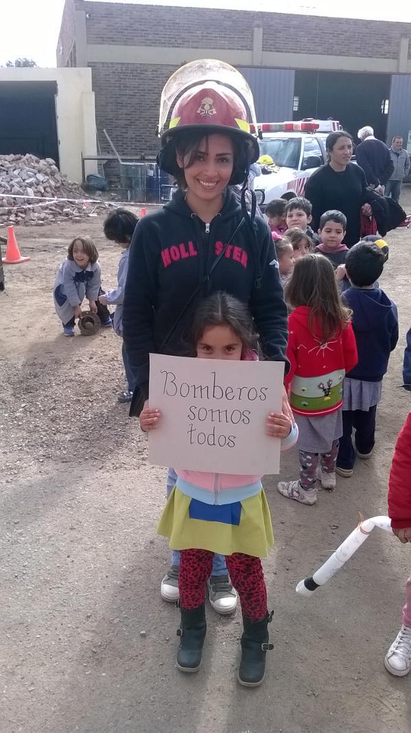 BVDEANFUNES's tweet photo. Cuartel Bomberos Dean funes se suma a la campaña #BomberosSomosTodos http://t.co/5N2ZoiRPpn