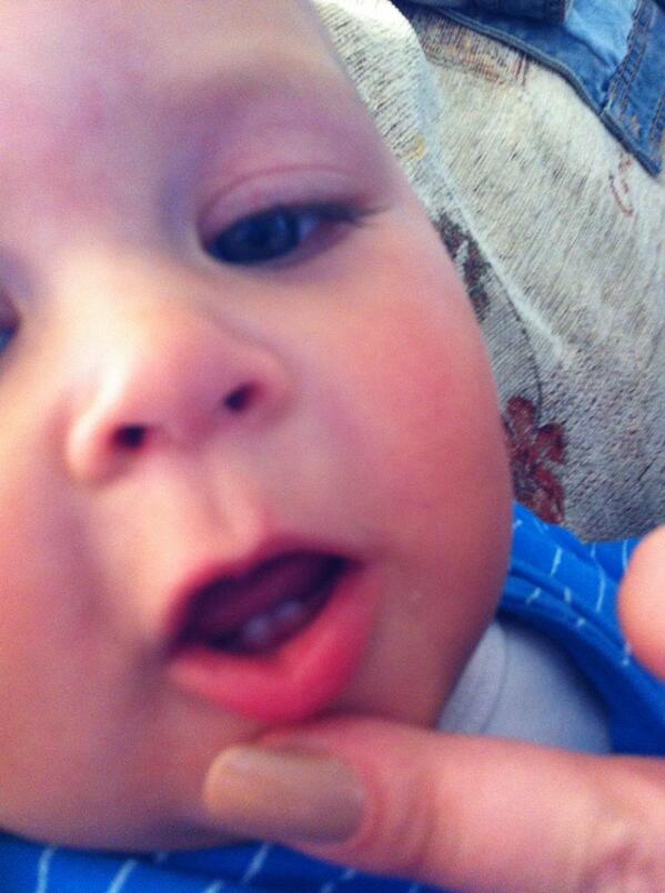 JVictoria_251's tweet image. Two little teeth #2ontop #2onbottom