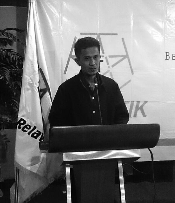 banyumurti's tweet photo. Setiap tahun di acara Rakernas @RelawanTIK ada satu sesi stand up comedy dr @rmihram kawan dr Papua :) http://t.co/wepZO3qRxn