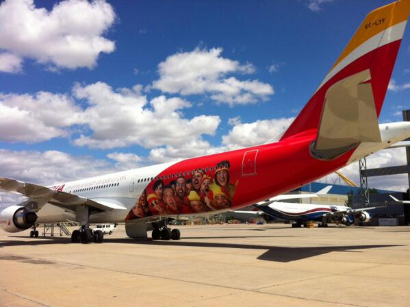 IkerCasillas's tweet photo. Con este avion nos vamos a EEUU... http://t.co/63oYzHWQvR