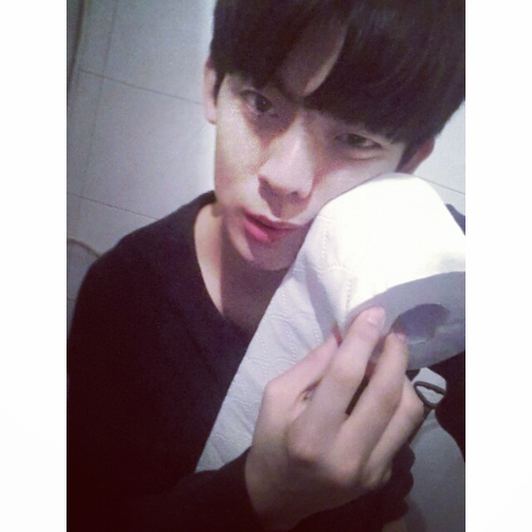 hjkl1239's tweet photo. 생일축하해주신 린티들 전부고맙드립니다 전 너무먹어서 ㄸㄲ가헐것같네요 모두 영원해요 사랑해요 하나하나답은다못 줫지만 시간 나는대로 멘션 드릴꼐요 뒤에서 응원해주는 누군가가 있다는것도 참 큰힘 인것같아요 울것같딘 http://t.co/wZnUYRZiPa