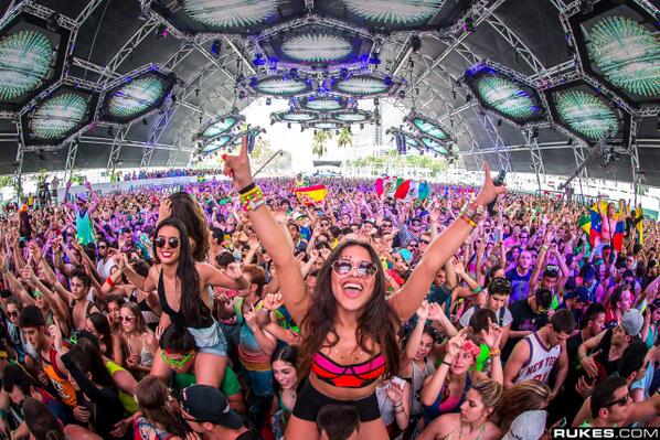 VMusicE's tweet photo. Feliz comienzo de semana para todos! #EDMFamily http://t.co/lxOk6wXzOS