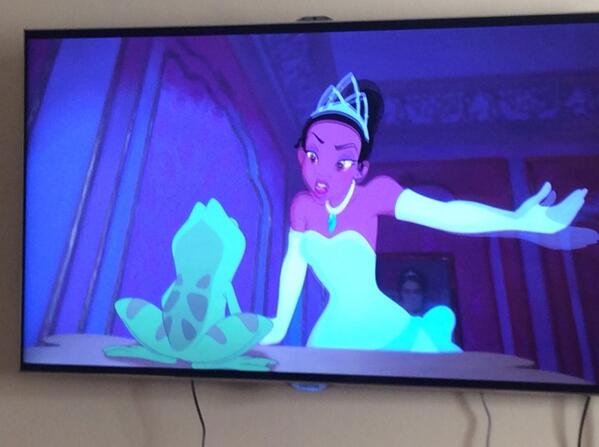 guzman14ma's tweet photo. Viendo la princesa y el sapo jjj http://t.co/dSFpBx31de