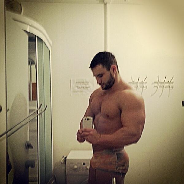 Uyda paypoqda porno Tina Kandelakining oyoq fetishi