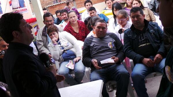 PachoSantosC's tweet image. Educación sin profesores bien remunerados no es buena educación. El compromiso es mejorar condiciones laborales #Bosa