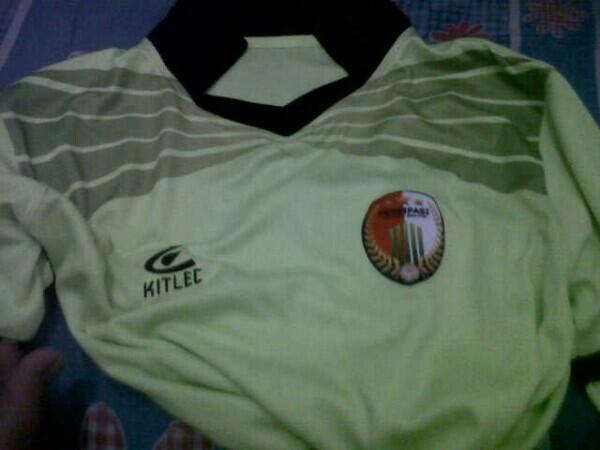 erikrifai's tweet photo. @persipasiinfo @persipasistore thanks min, jerseynya sampai dan keren! Bangga jadi bagian dari bekasi http://t.co/E4emC3edwx