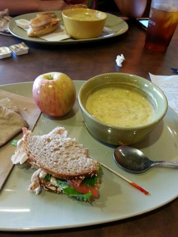 dawnm_salas's tweet image. Lunch with the roomie. :-) #STLBreadCo. @tcschmidt27