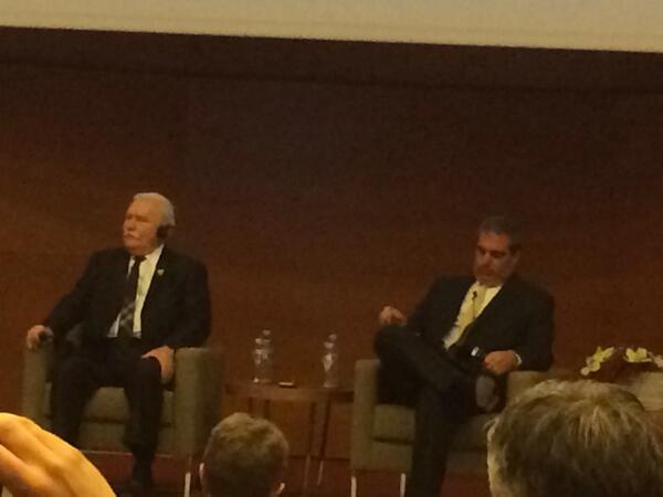 Jornada interesante en #ieseffwd una experiencia y motivación escuchar a Lech Walesa