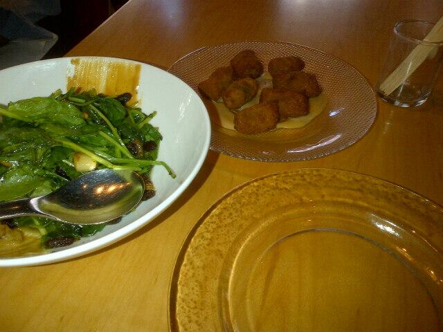 Dates, spinach with pine nuts, apple and rabbit (at @JaleoTapasbar) http://t.co/OLxY6UZiT4 http://t.<a href="/tag/mytwitteranniversary"class="tags"><span>#mytwitteranniversary</span></a>