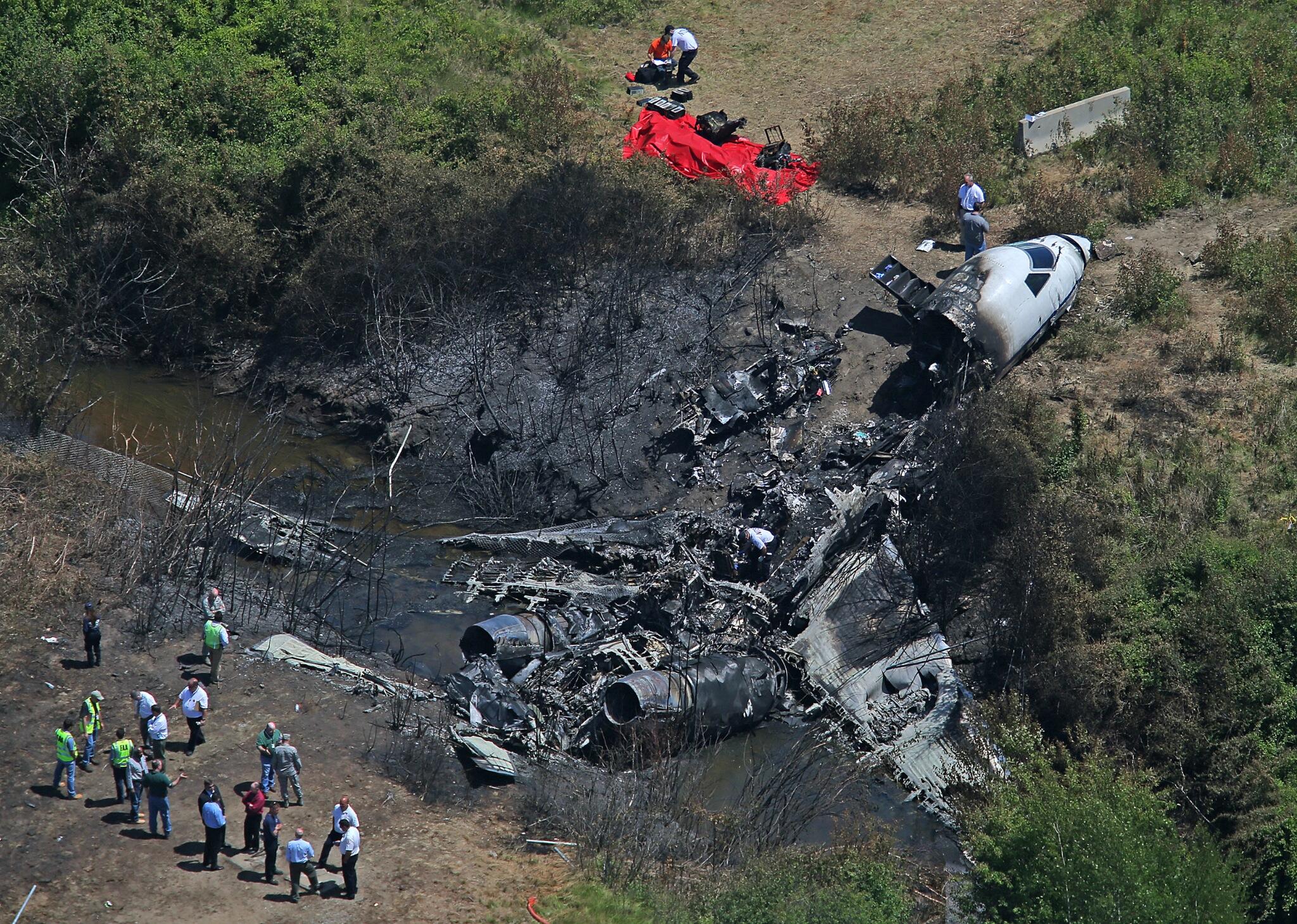 Crash site. Crash site. House crash. Самолеты найденные в лесах. Korean airlines flight 801 не разрушен.