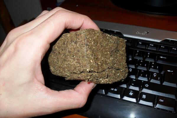 Твердые и мягкие согласные звуки задания. Твёрдые непарные шипящие согласные звуки. Правила твердого и мягкого знака. Твердый и мягкий звук как определить. Мягкие и твердые предметы.