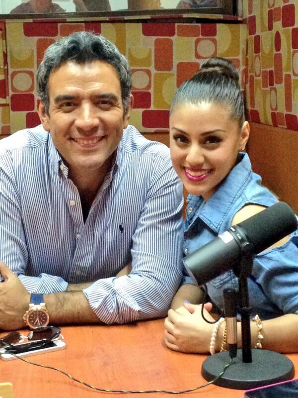 Flor_Rubio's tweet photo. Ya llegó @SANDARTI y Karina @kariale27 Vamos con @BailandoSueno http://t.co/kRoKSdMQ8H