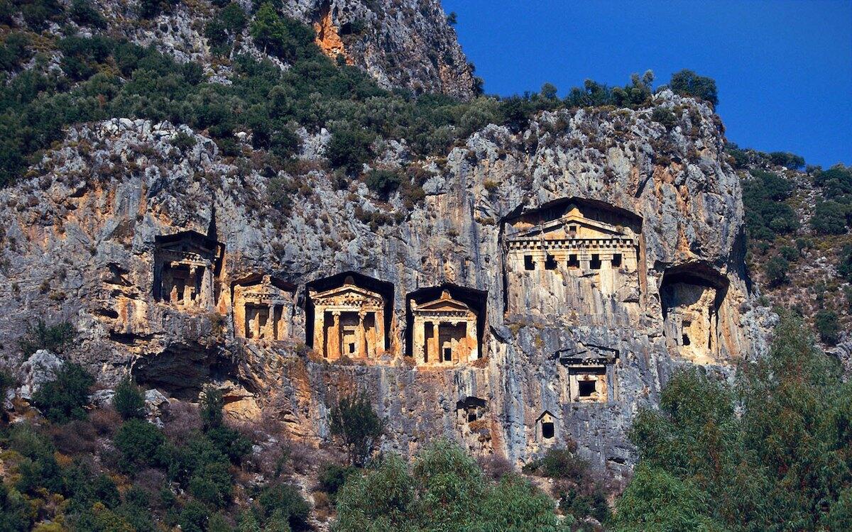 Lycian tombs shaped like Hellenistic temples. Cut into cliff face near the ancient port of Kaunos, Turkey. 400BC http://t.co/ePtWVtdM02