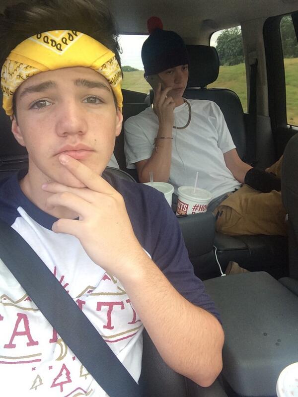 AaronCarpenter's tweet photo. bandana http://t.co/HoeXHtZisZ