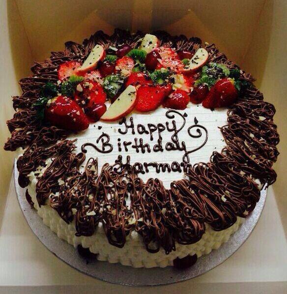egglesscakeshop's tweet photo. Fruit cakes http://t.co/uxDagZGqLO