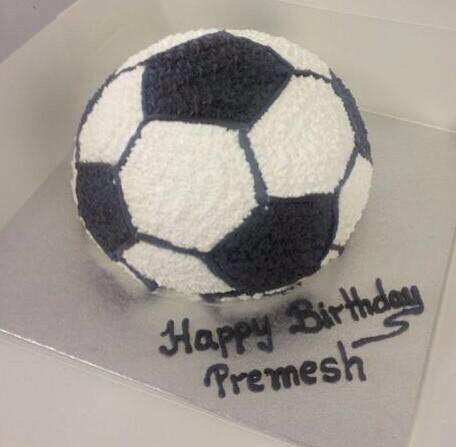 egglesscakeshop's tweet photo. Celebrating Birthday during World Cup 2014??? http://t.co/8oohI2BnJN