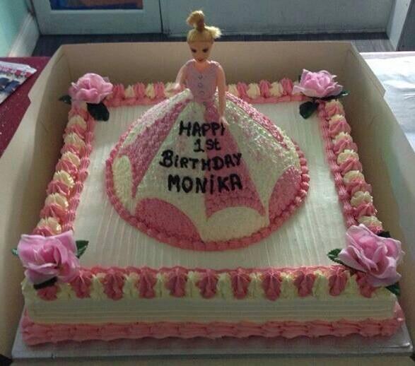 egglesscakeshop's tweet photo. Doll Cakes http://t.co/3ZPI5pxeOk