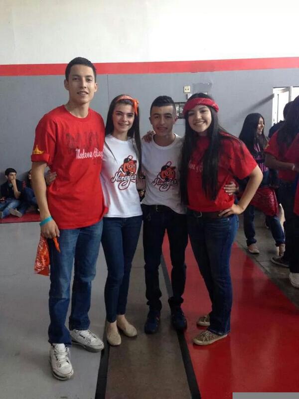 RdgzSteph's tweet photo. Los reyes mas hermosos rojos&amp;naranjas http://t.co/02y0a5114y