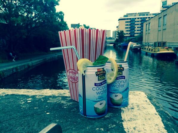 BMagique's tweet photo. Humm Healthy Coconut coktail at Regent's Canal. ( mint, lemon, coconut water, rhum and Perrier ) http://t.co/LgRkTYqXjj