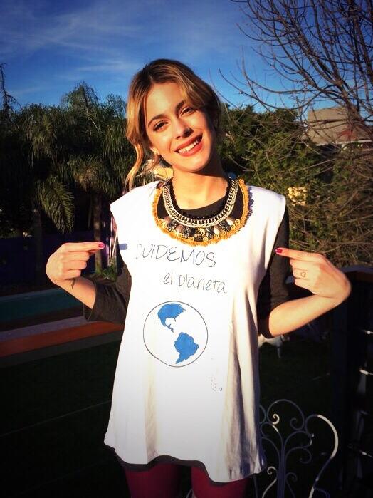 TiniStoessel's tweet photo. Miren chicas!!!/os pueden conseguir mis remeritas acá: http://t.co/k25IWvYk2w los❤️! http://t.co/XRf2DweHO5
