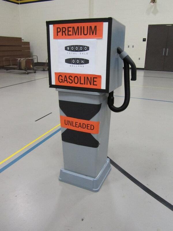 izziblanco's tweet image. #zerobudget #setdesign #setdecorating = #creativity. Trash bin, box &amp;amp; vacuum hose = old school gas pump.