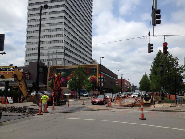 jdeatrick's tweet photo. Streetcar traffic alert-Crews on prep work for Thursday night- long wkend closure of Central Prky/Walnut @CityOfCincy http://t.co/CAG9OWVN5c