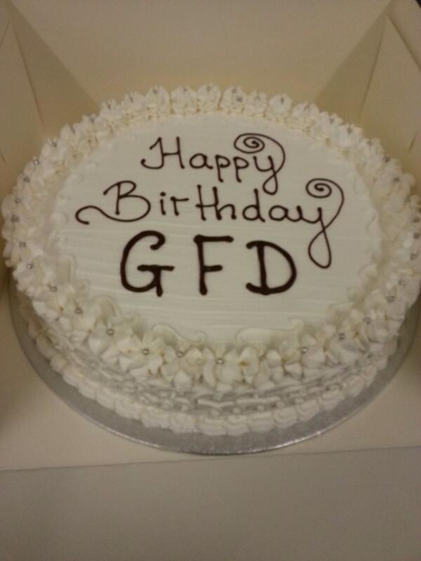 egglesscakeshop's tweet photo. Simply white http://t.co/FPMSlwyld4