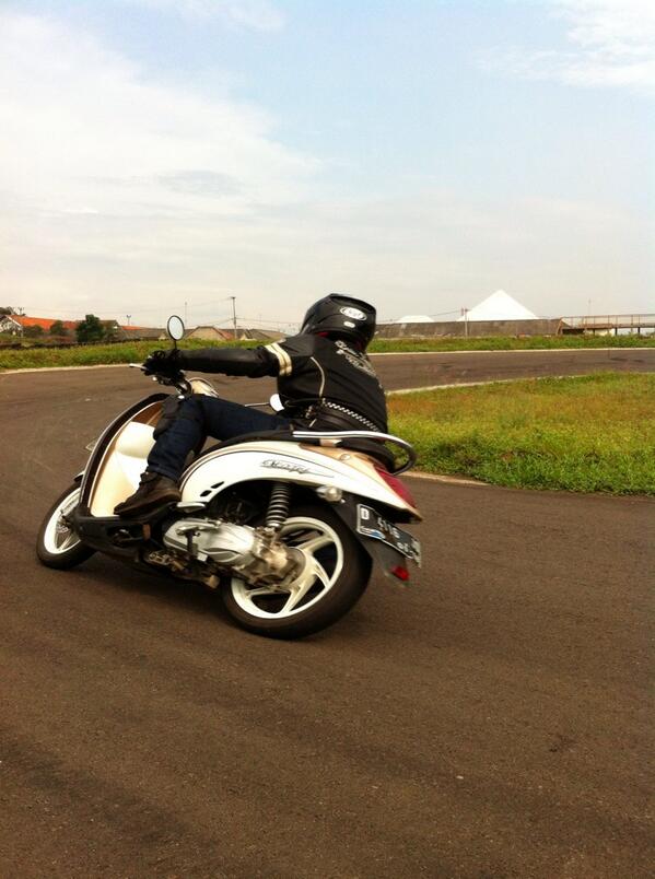 Kangen trackday. Yuk ah kita melepas penat sebelum uas. Setelah uas kita tour de sawarna.