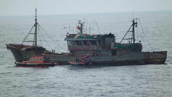 동해지방해양경찰청(청장 남상욱)은 북한 및 러시아 해역 조업을 위한 다수의 중국어선 이동이 예상됨에 따라 우리 어민의 어구손괴 방지 및 불법조업 차단을 위해 中 어선 감시경비를 강화합니다.