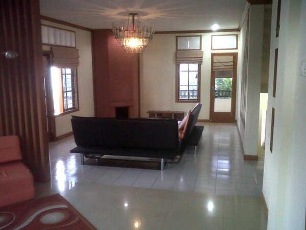 poor_ri's tweet image. Jual rumah cipaku full furnished. LT 500m LB 1000m. Dijual cepat. 081212091719