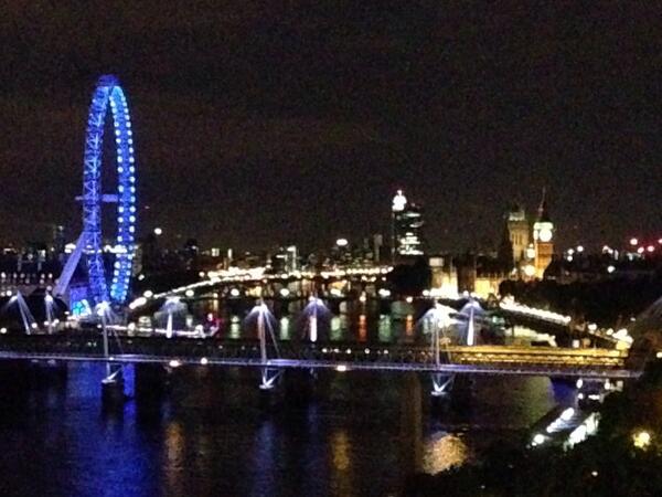AliBobRoberts's tweet photo. Amazing view from @TheSavoyLondon love the city at night time 💛#londonskyline http://t.co/e4izfF3Tk0