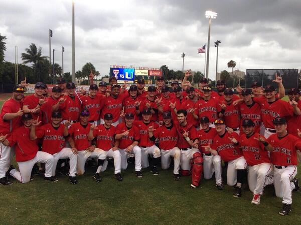 kirbyhocutt's tweet image. Fearless!  Coral Gables Regional Champions! #GunsUp