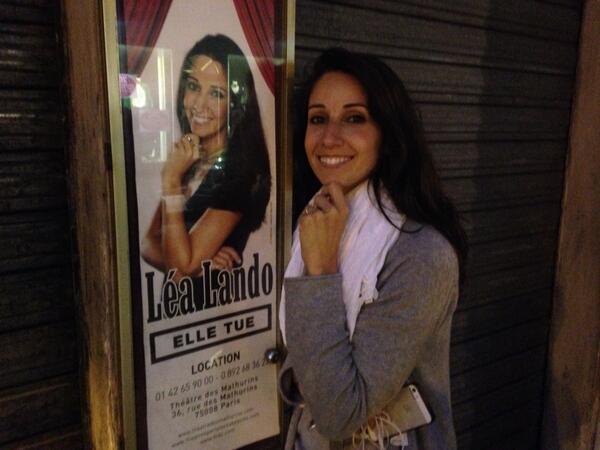 ArianeBrodier's tweet photo. Ce soir aux Mathurins pour voir mon bouchon❤️ #elleTue @lealando http://t.co/l8A41jqMUF