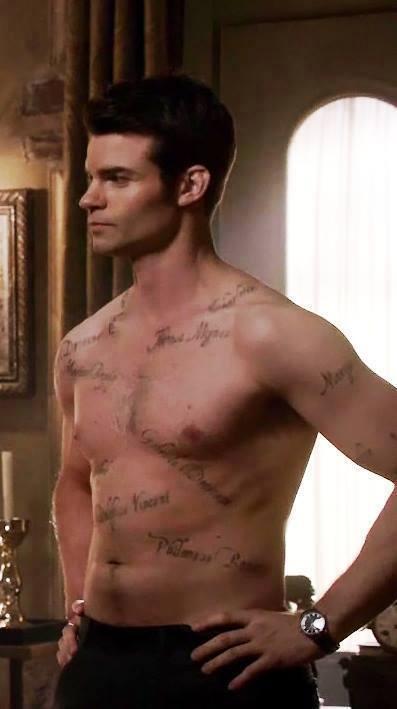 Elijah Mikaelson Shirtless BpKbS00IAAA5II7