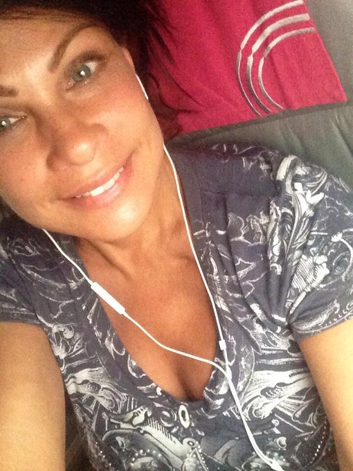 Flying to Fla home today.... Cams up!! http://t.co/AThv0n4SYk