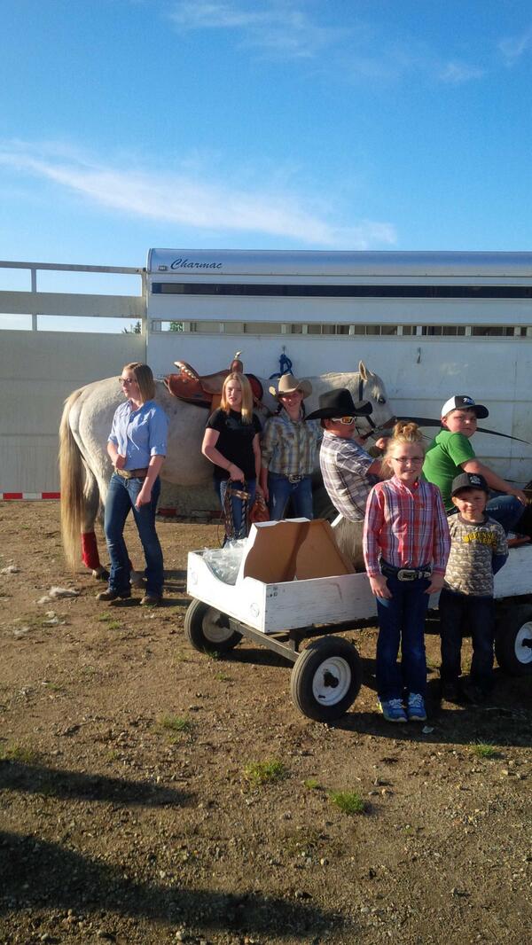 snolinracing's tweet photo. Parade night in Meadow Lake we have a Ranch West float a team of minatures and a saddle horse http://t.co/SfsSGR6N4u