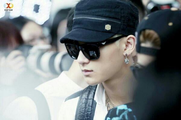 fishhooooo's tweet photo. Why so cute “@WearEXOtics: [HQ] 140603 Tao and Chanyeol in Hongkong Airport cr: as tagged http://t.co/YCM4hcJ63W”