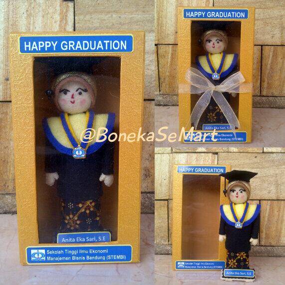 BonekaSeMart's tweet photo. Boneka Wisuda Fakultas Ekonomi STEMBI #WisudaSeMart http://t.co/xT6nEvlSjf
